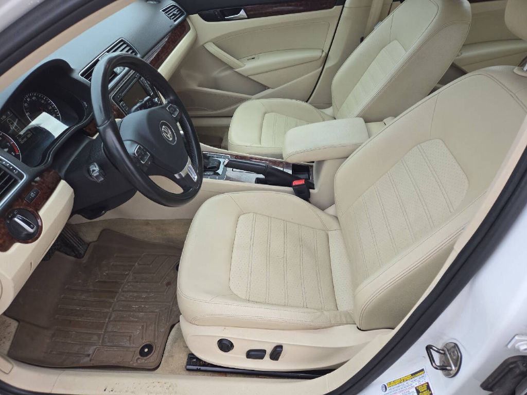 2012 Volkswagen Passat Image 12
