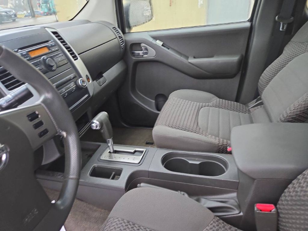 2009 Nissan Frontier Image 10