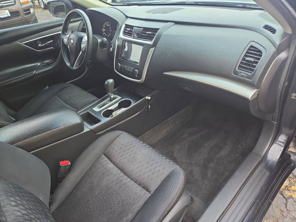 2016 Nissan Altima Image 8