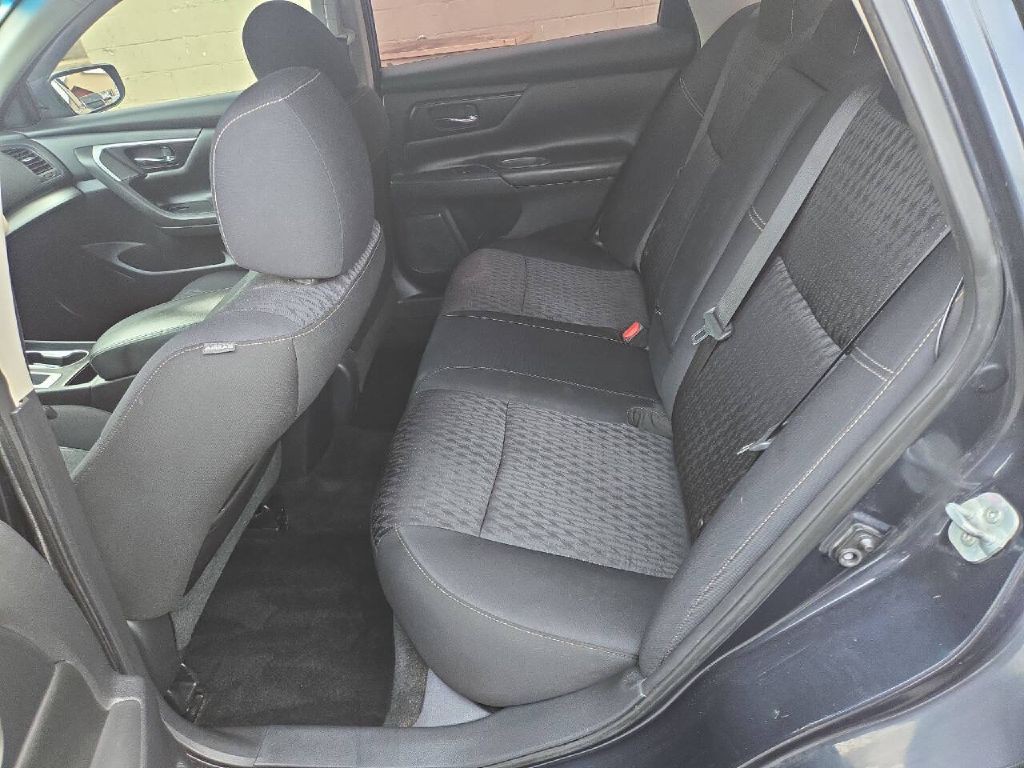 2016 Nissan Altima Image 9