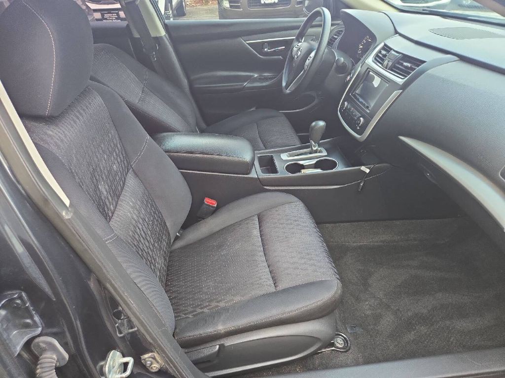 2016 Nissan Altima Image 10