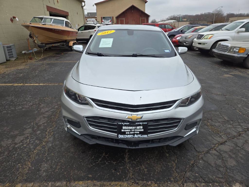 2017 Chevrolet Malibu Image 2