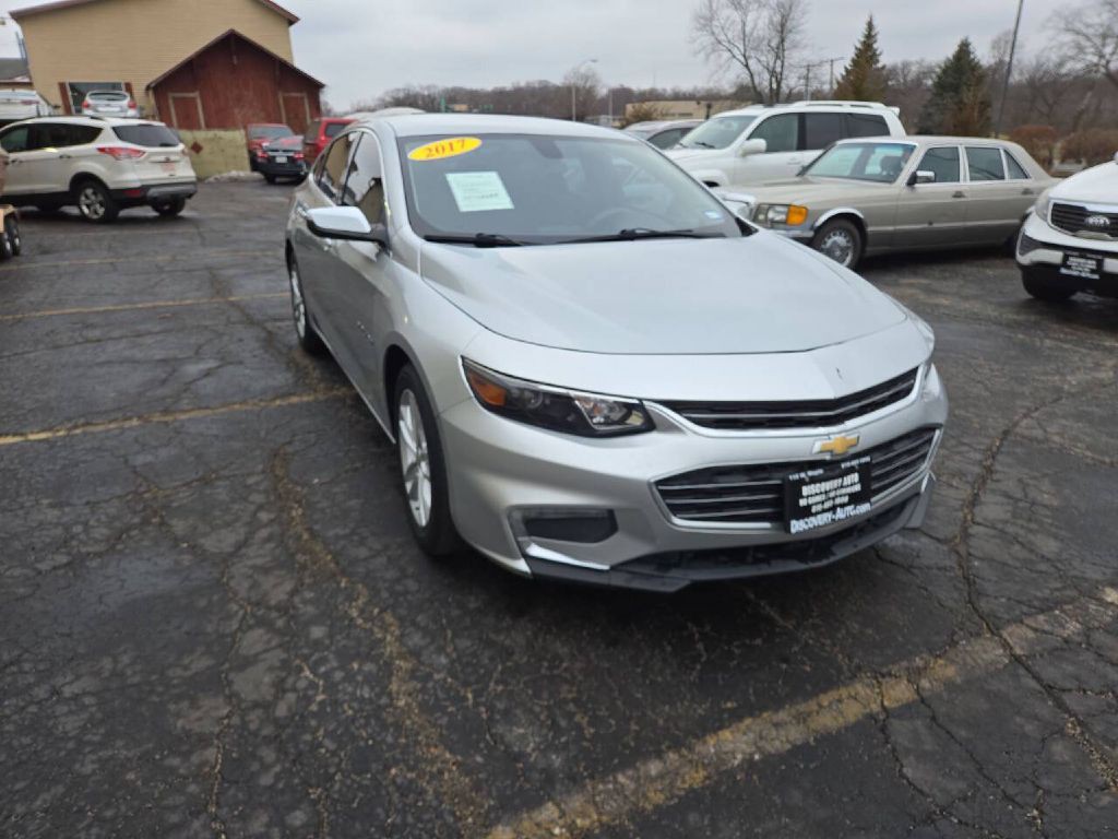 2017 Chevrolet Malibu Image 3
