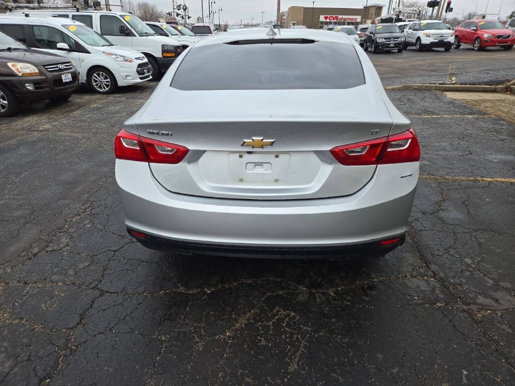 2017 Chevrolet Malibu Image 5