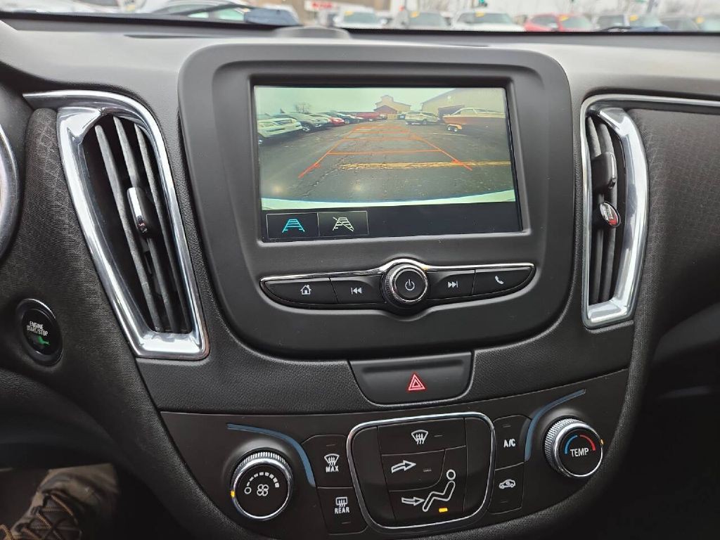 2017 Chevrolet Malibu Image 11