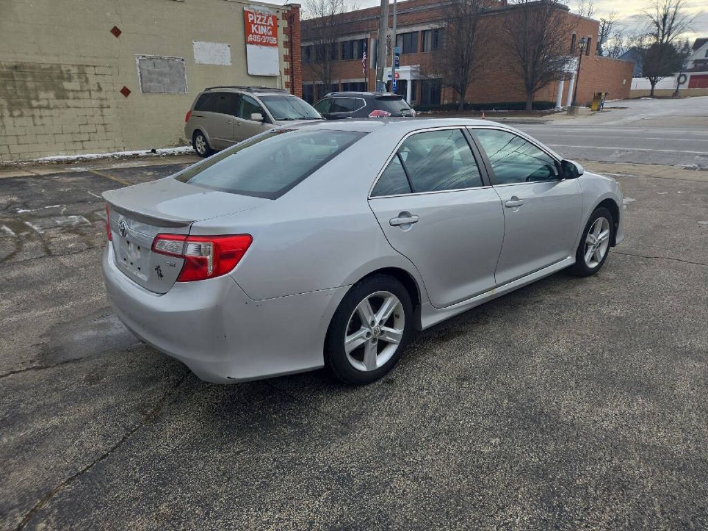 2012 Toyota Camry Image 4