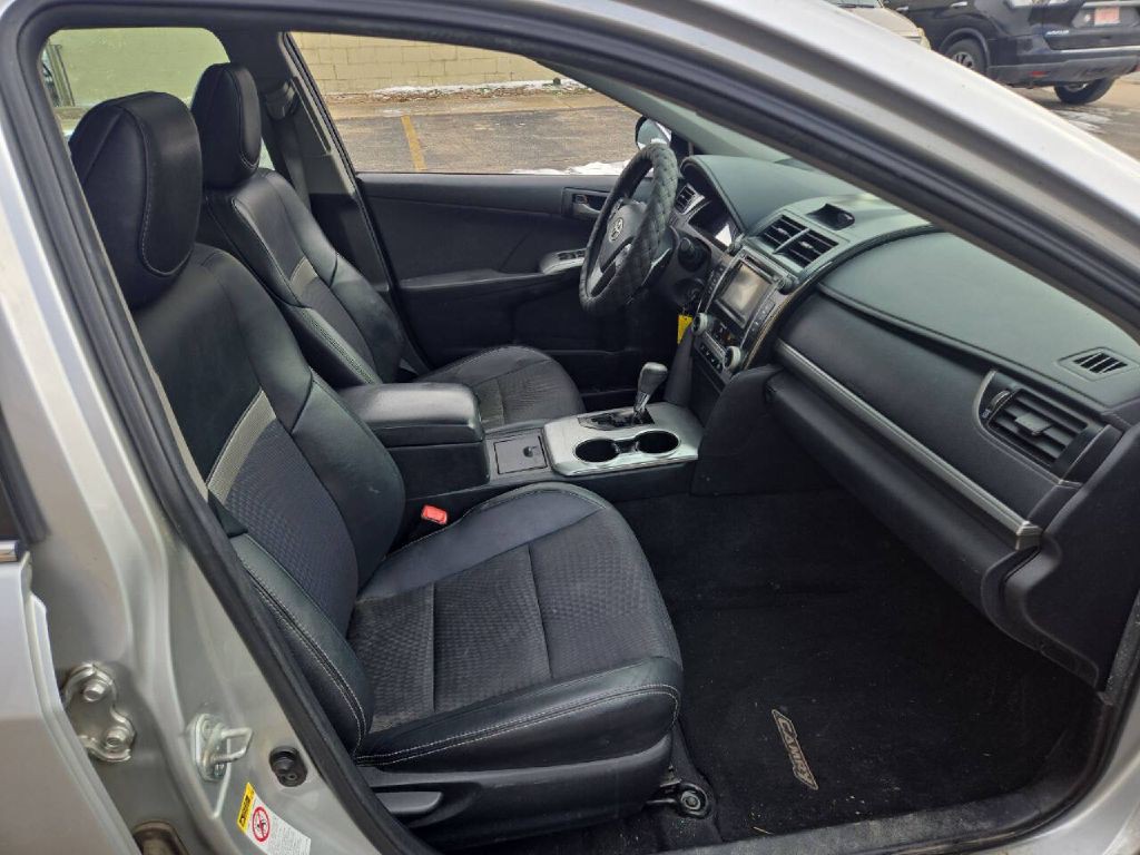 2012 Toyota Camry Image 8