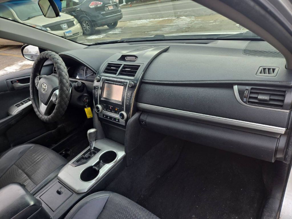 2012 Toyota Camry Image 11