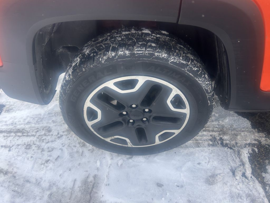 2016 Jeep Renegade Image 16