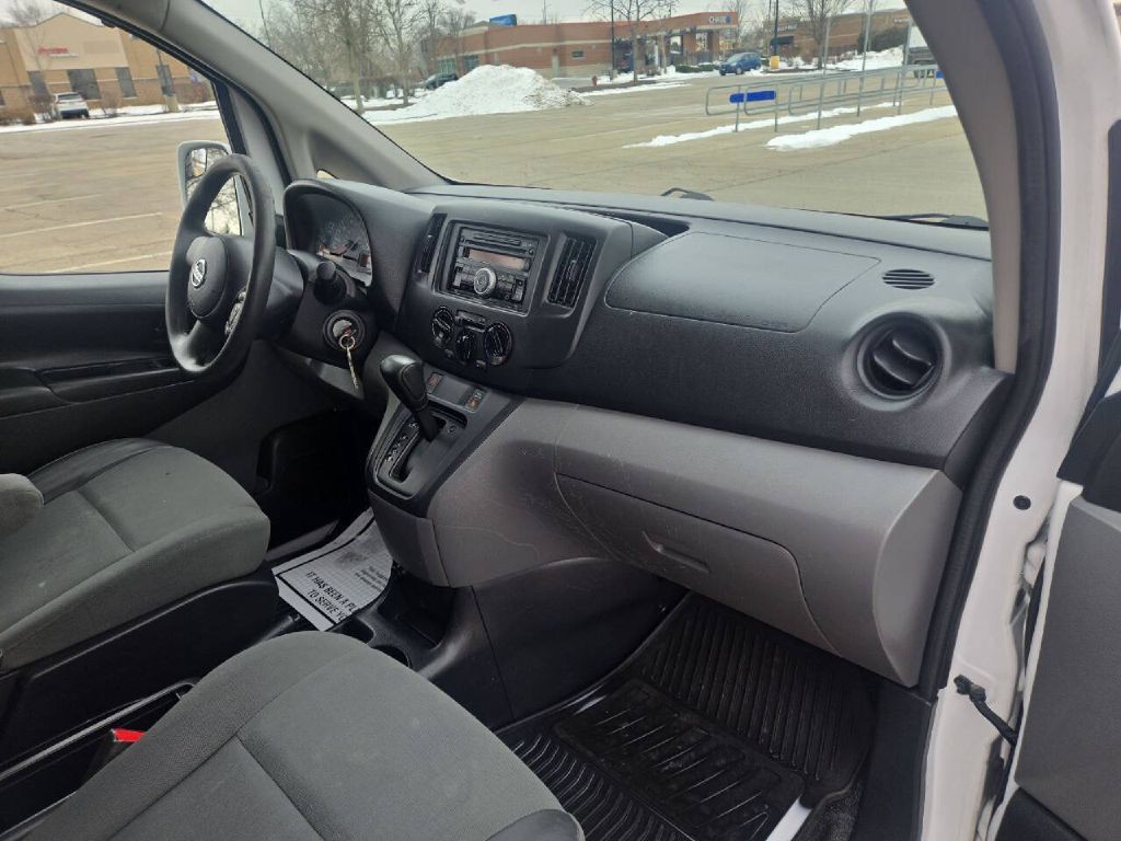 2017 Nissan NV200 Image 10