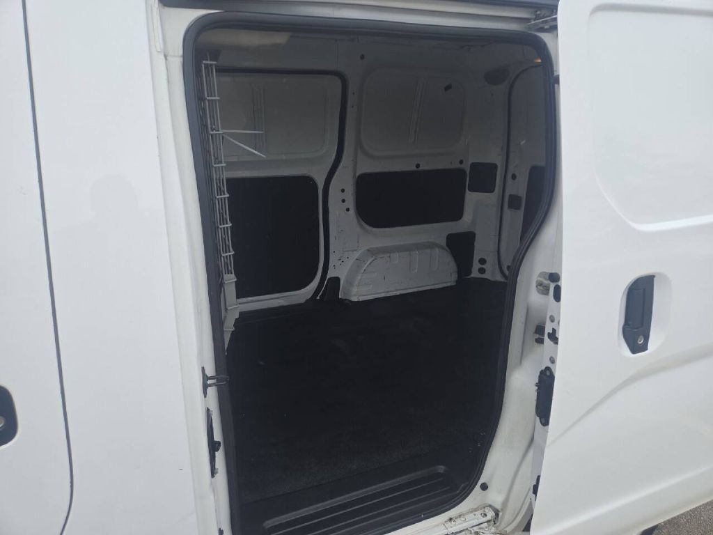 2017 Nissan NV200 Image 17