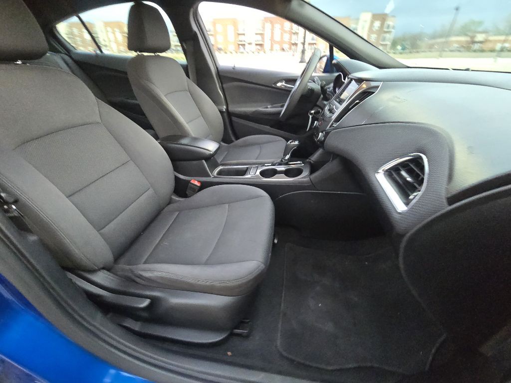 2019 Chevrolet Cruze Image 18