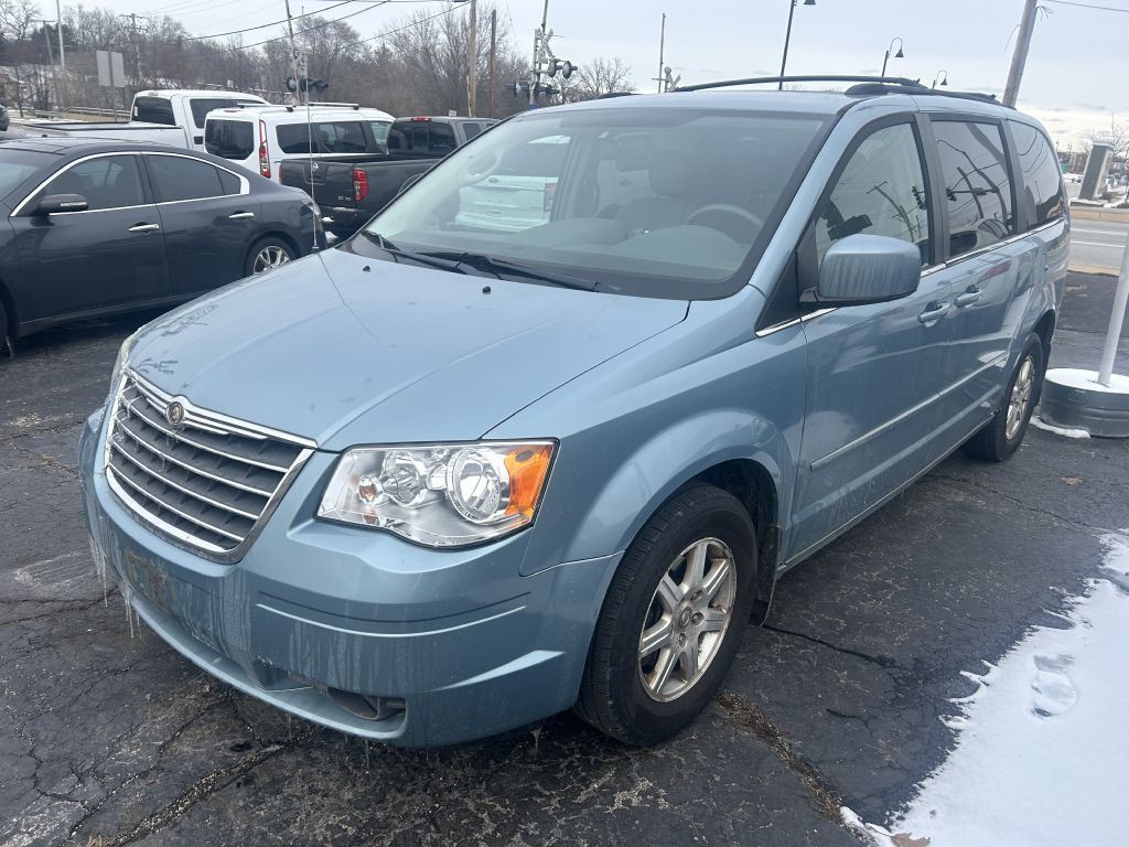 2008 Chrysler Town & Country Image 1