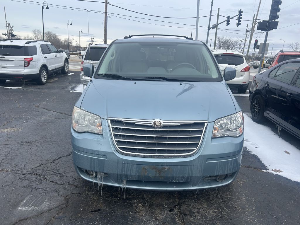 2008 Chrysler Town & Country Image 2