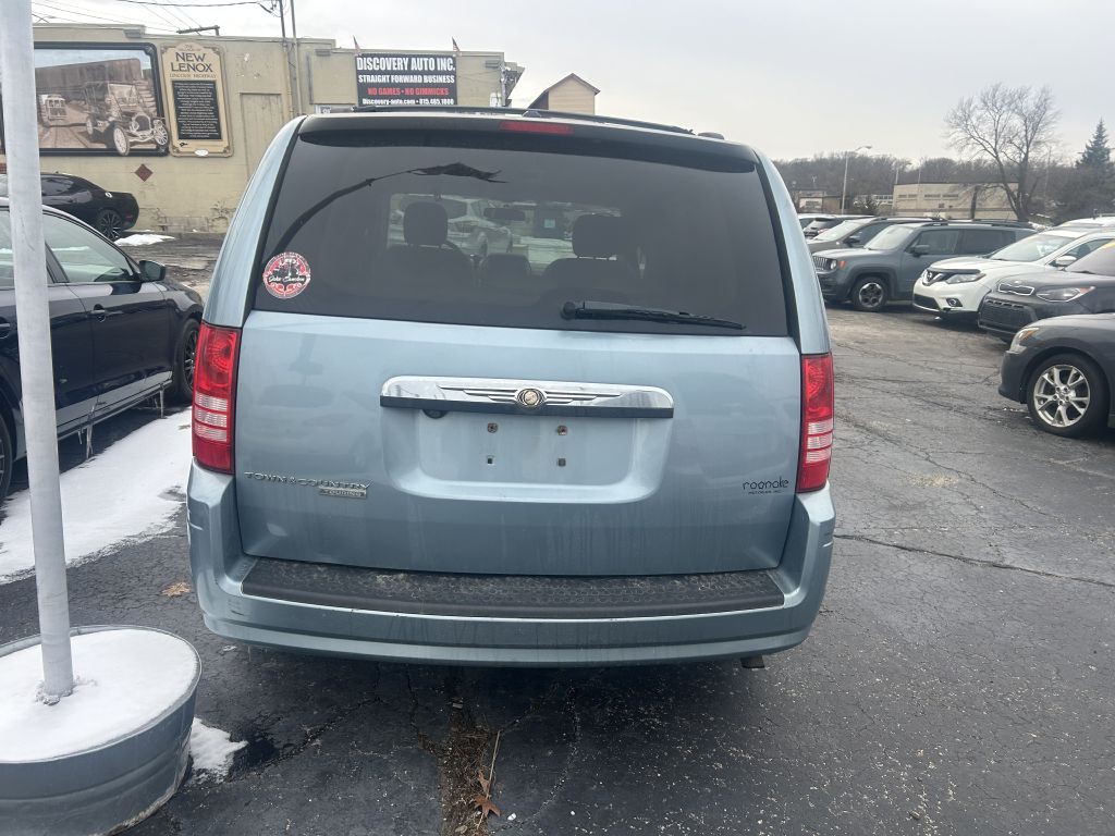 2008 Chrysler Town & Country Image 5