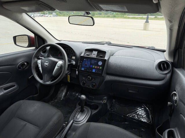 2017 Nissan Versa Image 9