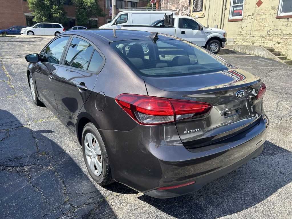 2017 Kia Forte Image 4