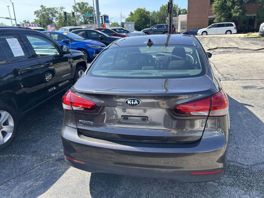 2017 Kia Forte Image 5