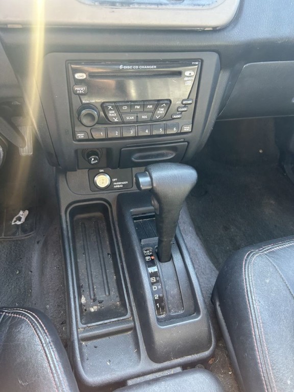 2001 Nissan Frontier Image 10