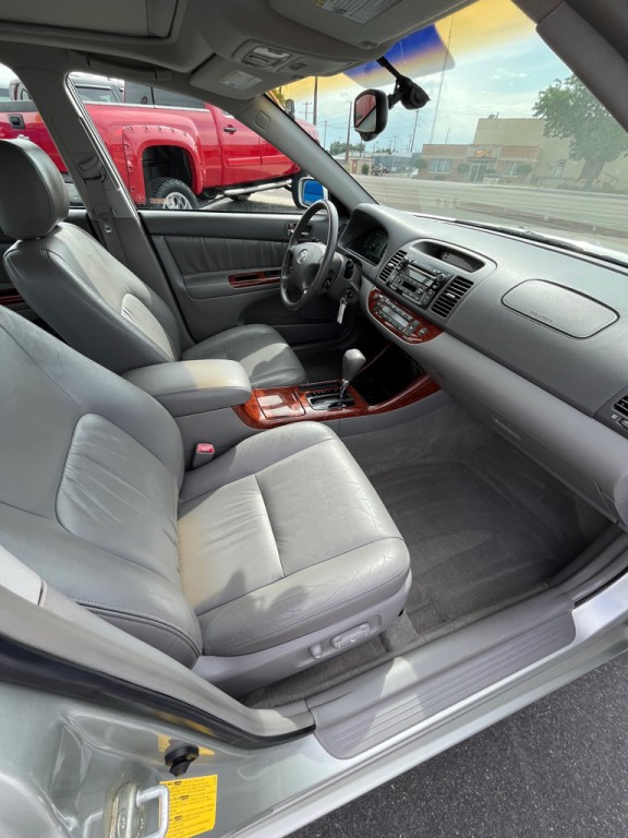 2004 Toyota Camry Image 8