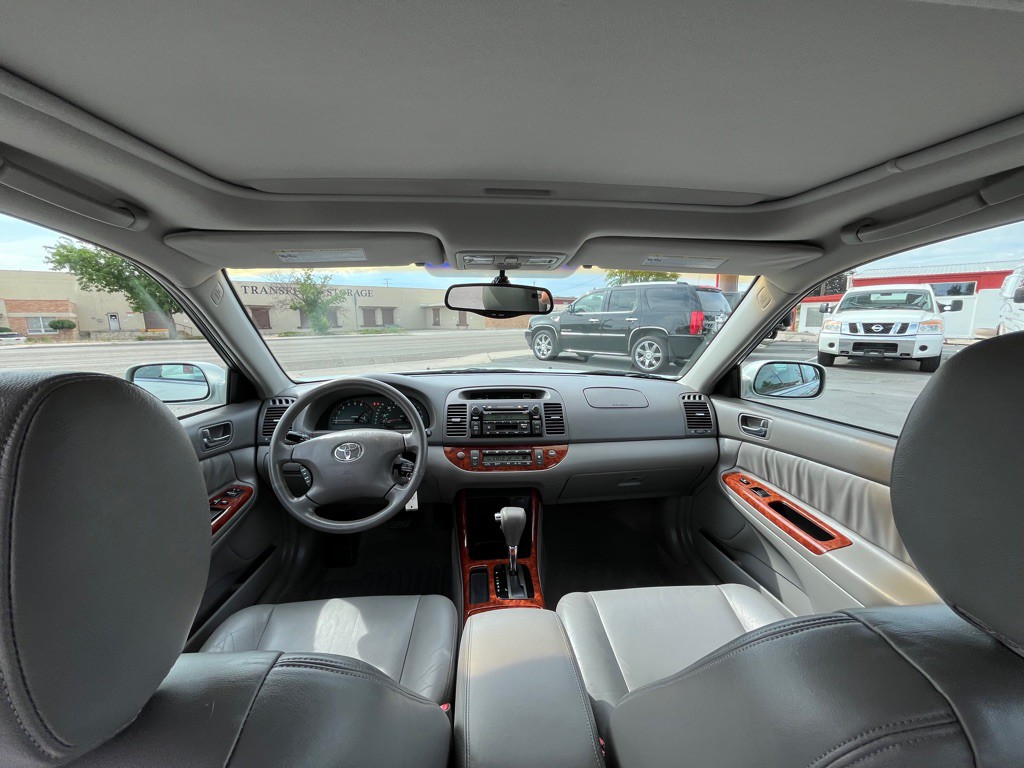 2004 Toyota Camry Image 10