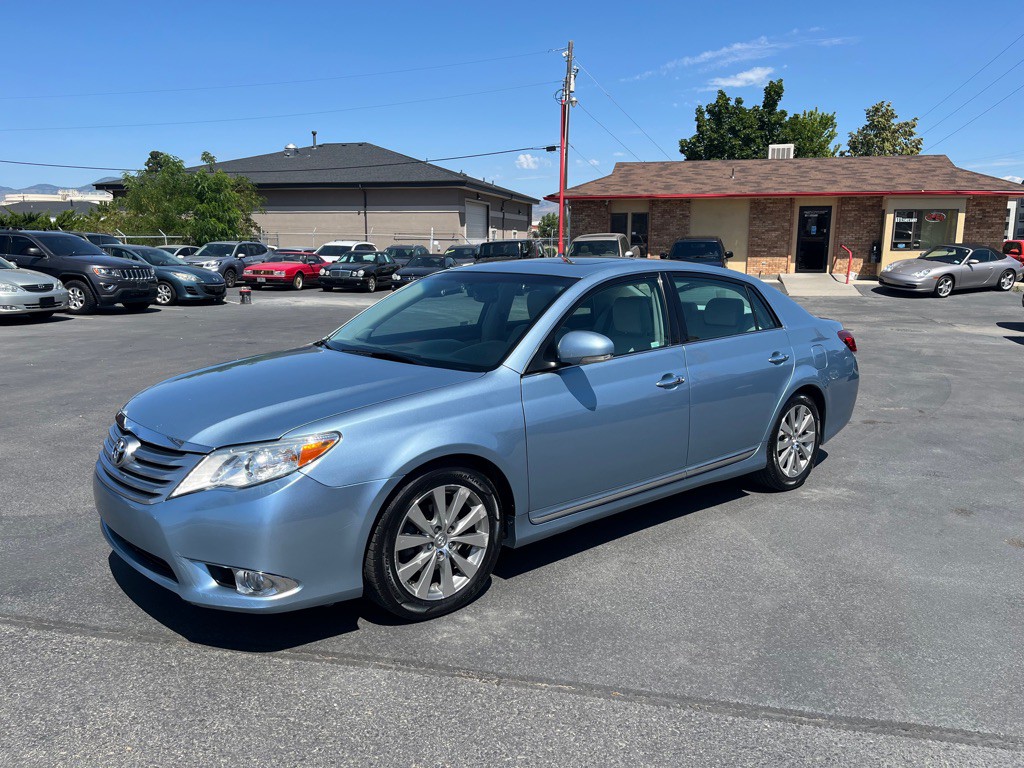 2011 Toyota Avalon Image 2