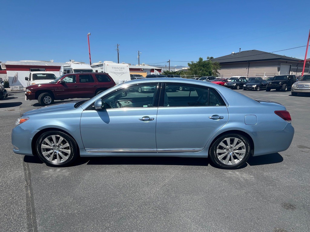 2011 Toyota Avalon Image 3