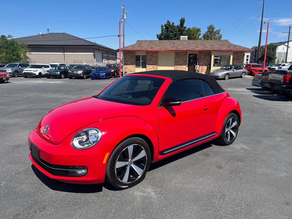 2013 Volkswagen Beetle Image 2