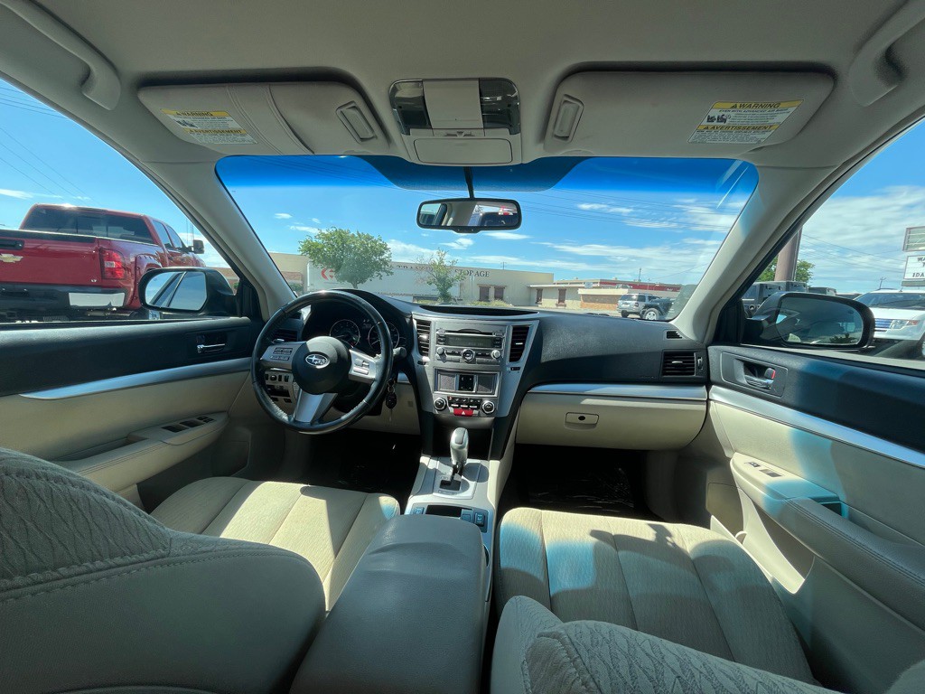 2010 Subaru Outback Image 10