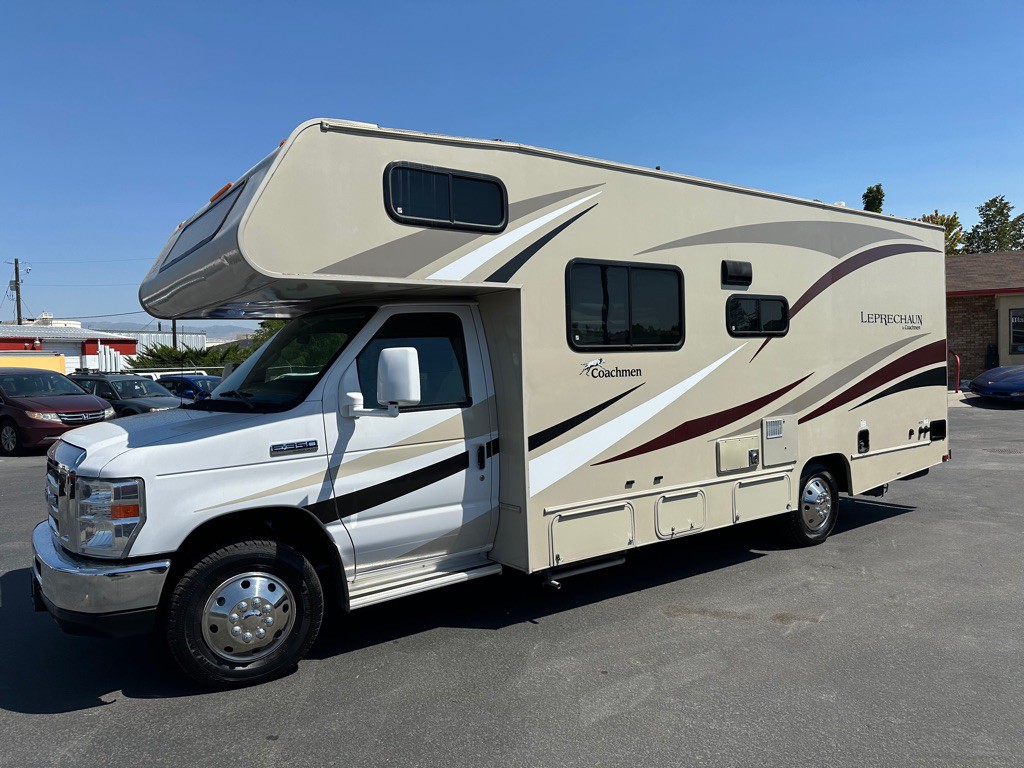 2016 Ford Econoline Image 2