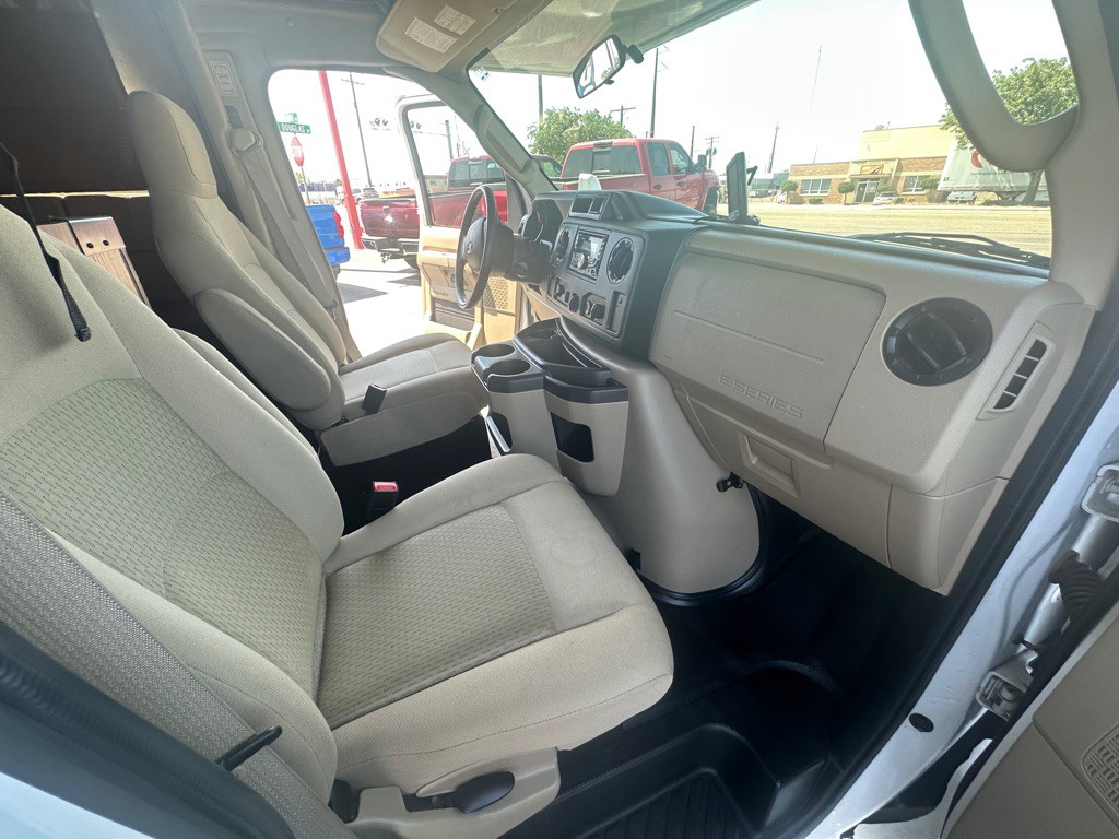 2016 Ford Econoline Image 14