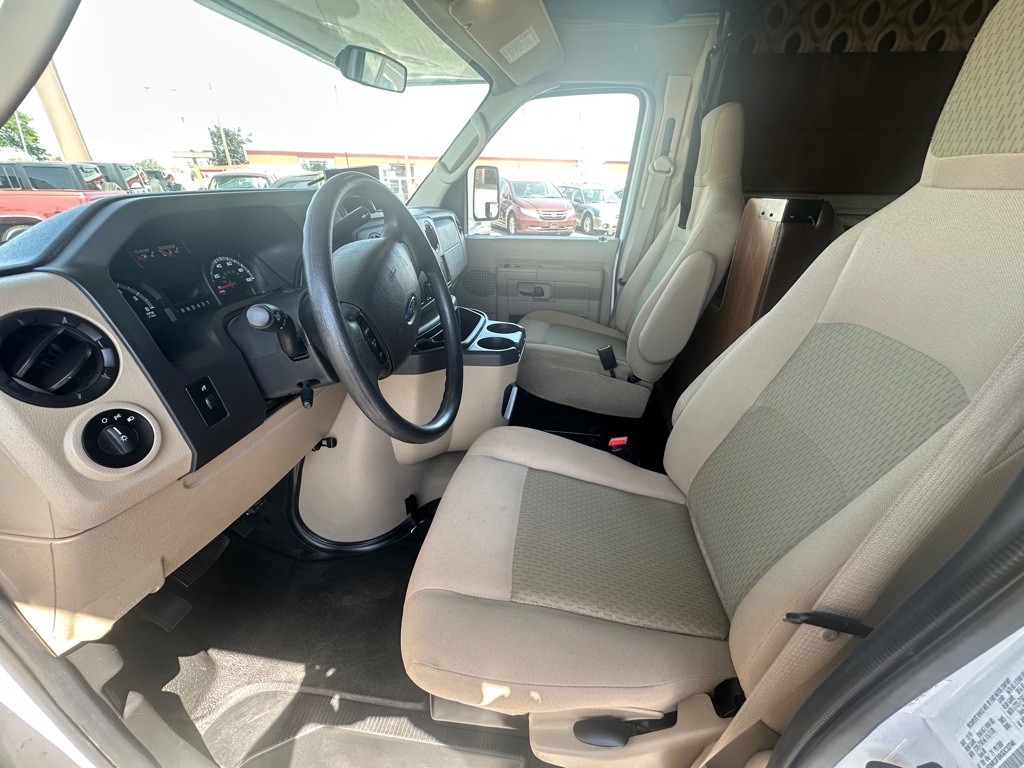 2016 Ford Econoline Image 15