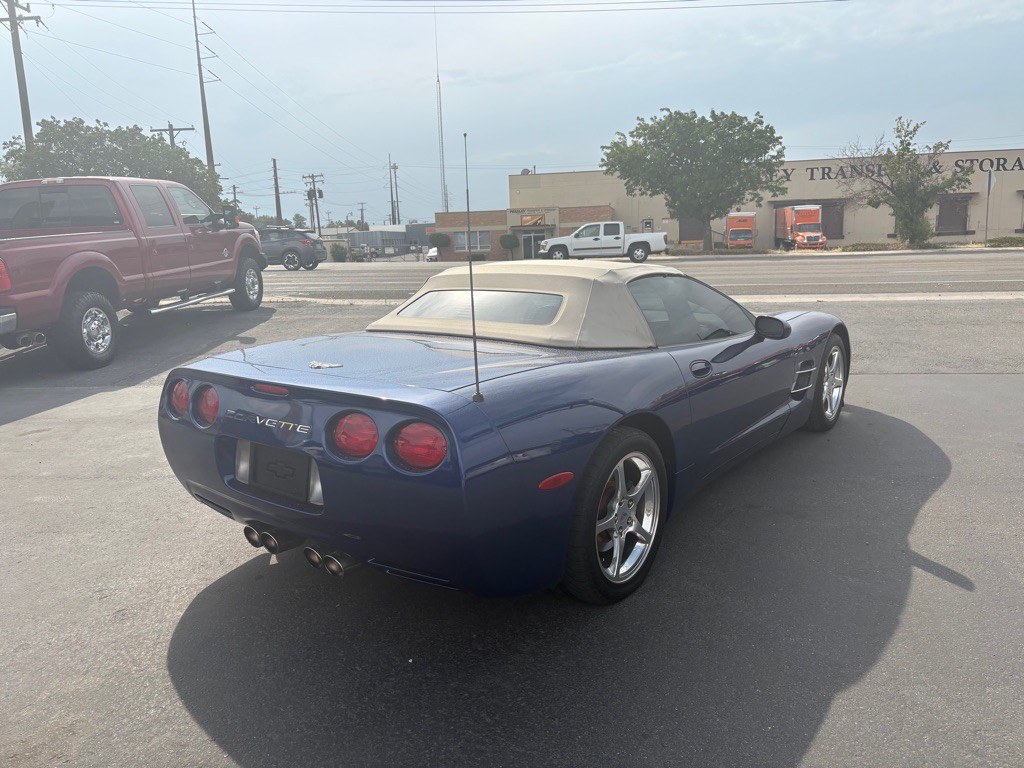 2004 Chevrolet Corvette Image 5