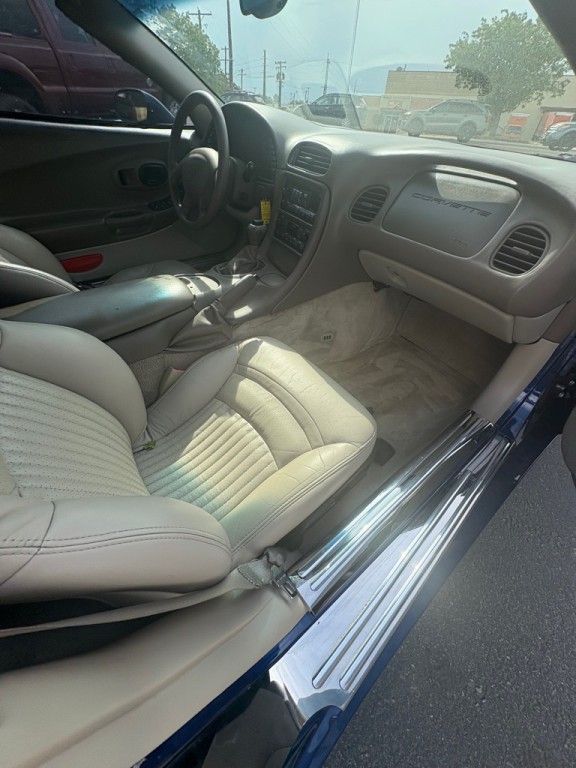 2004 Chevrolet Corvette Image 7