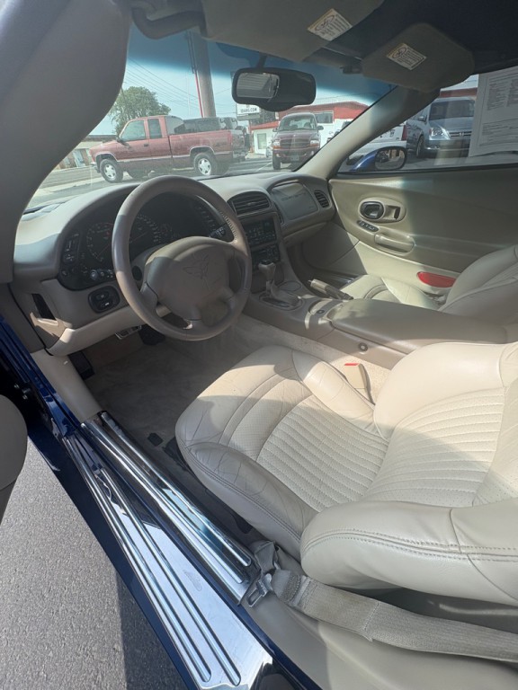 2004 Chevrolet Corvette Image 8