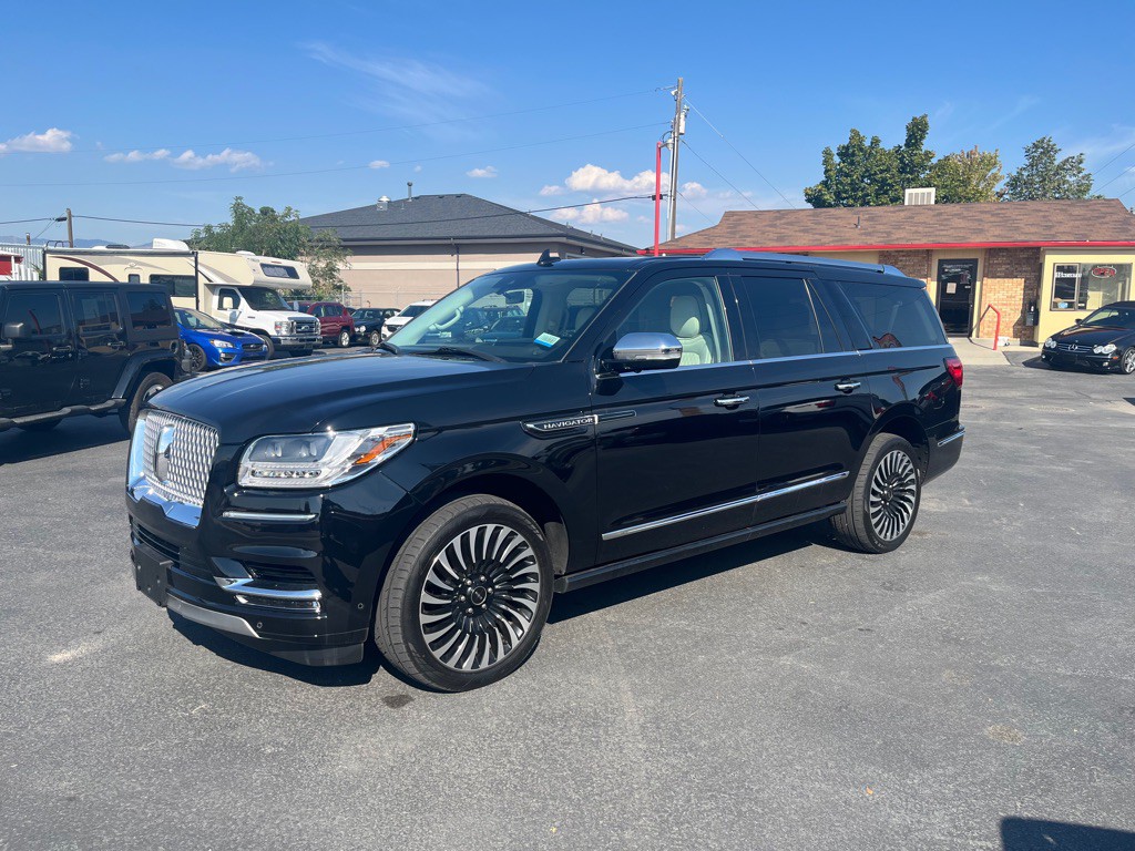 2019 Lincoln Navigator Image 2