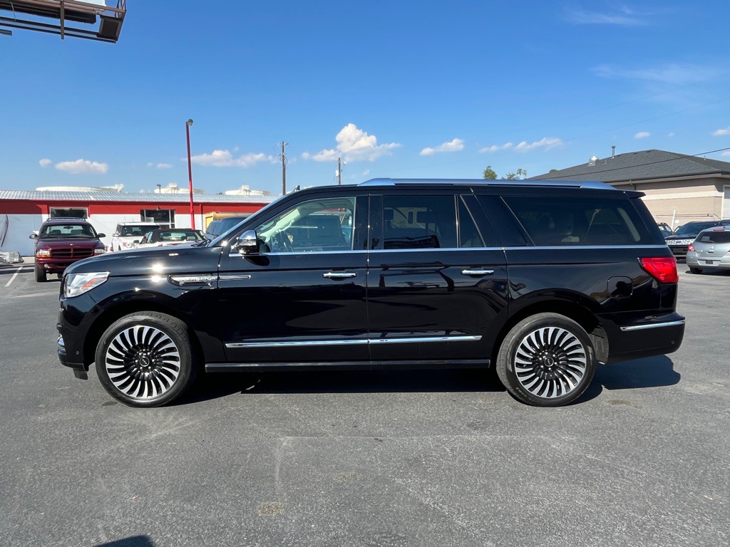 2019 Lincoln Navigator Image 3