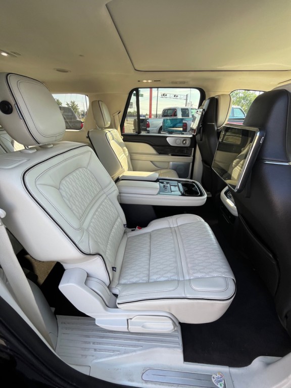 2019 Lincoln Navigator Image 8