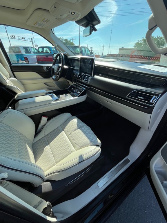 2019 Lincoln Navigator Image 9