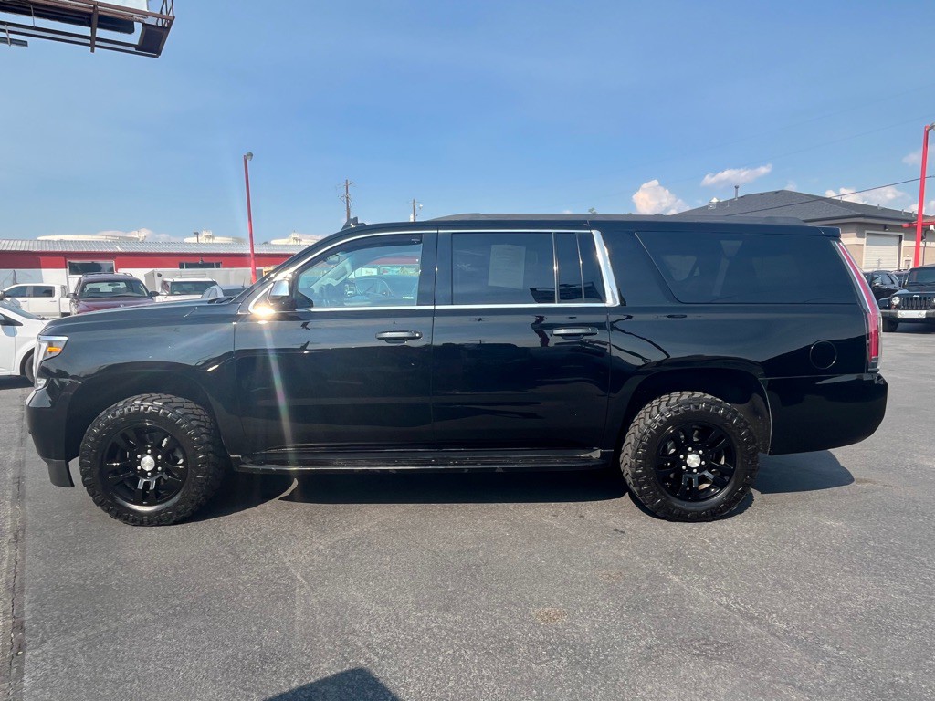 2015 Chevrolet Suburban Image 3