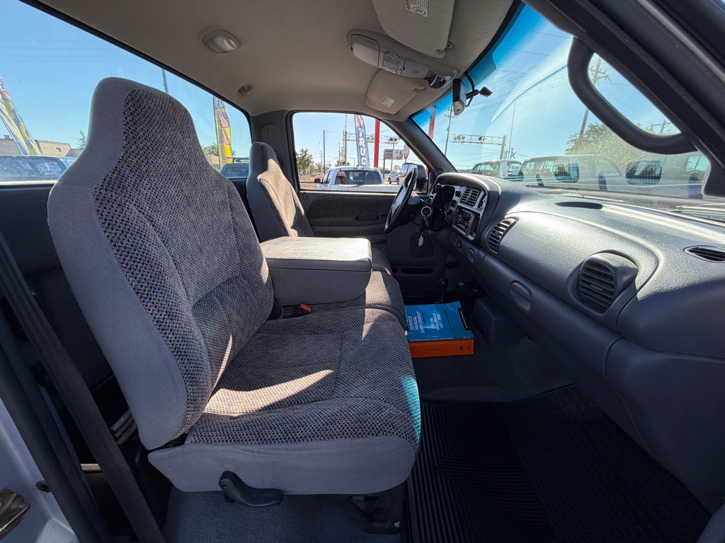 2001 Dodge Ram 2500 Image 17