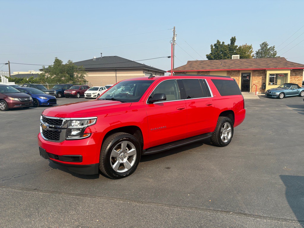 2019 Chevrolet Suburban Image 2