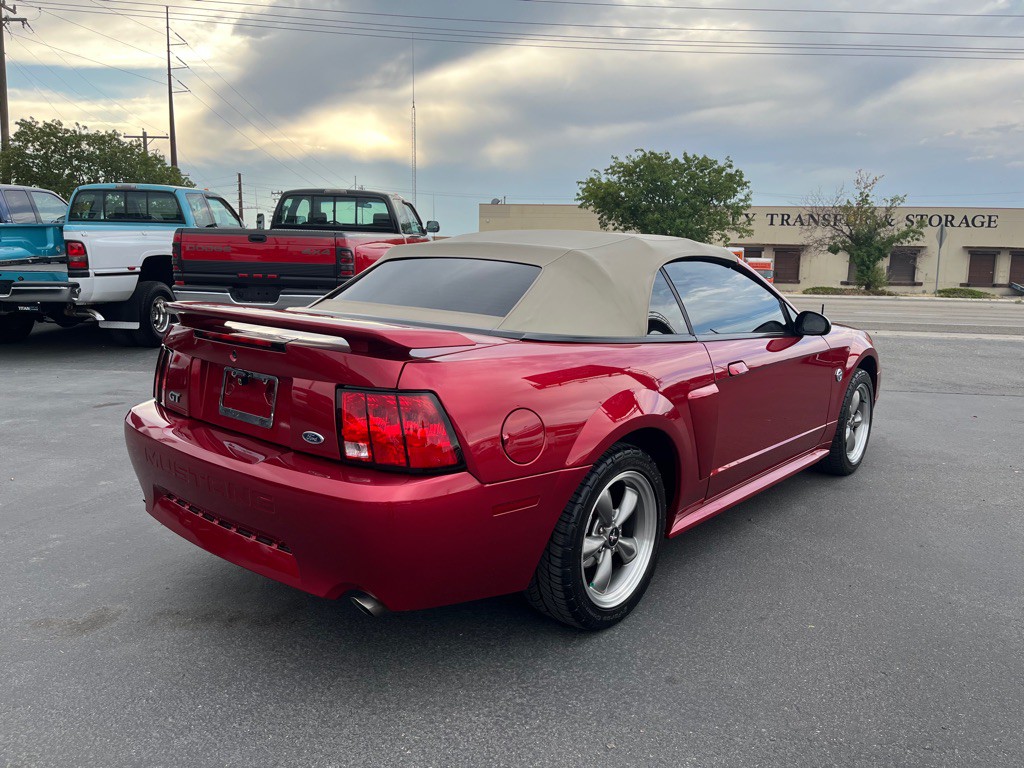 2004 Ford Mustang Image 5