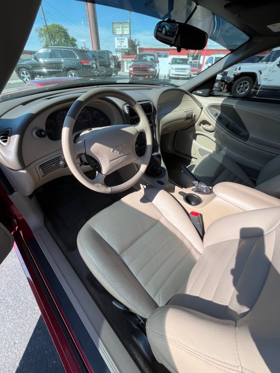 2004 Ford Mustang Image 16
