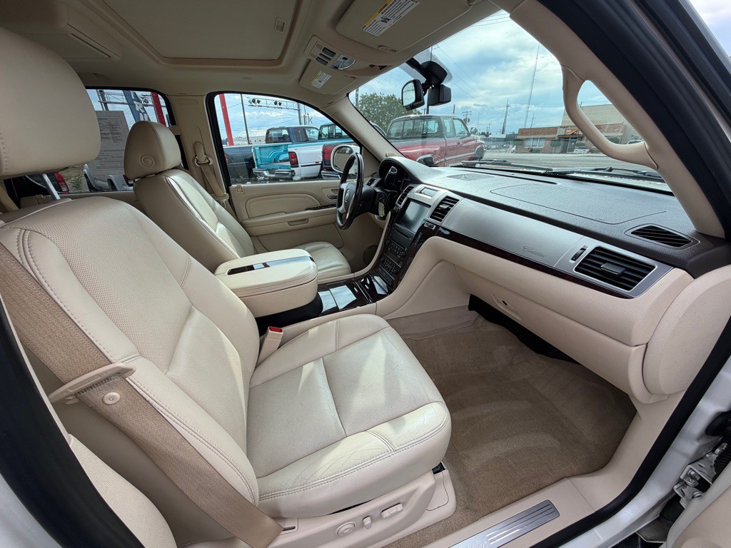 2007 Cadillac Escalade Image 8