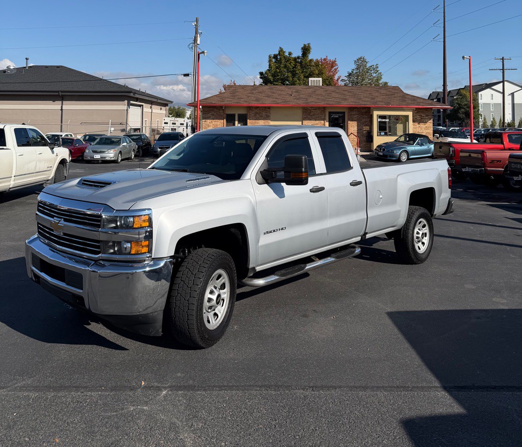 2018 Chevrolet Silverado 1500 Image 2