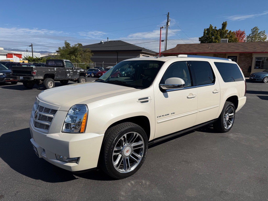 2013 Cadillac Escalade Image 2