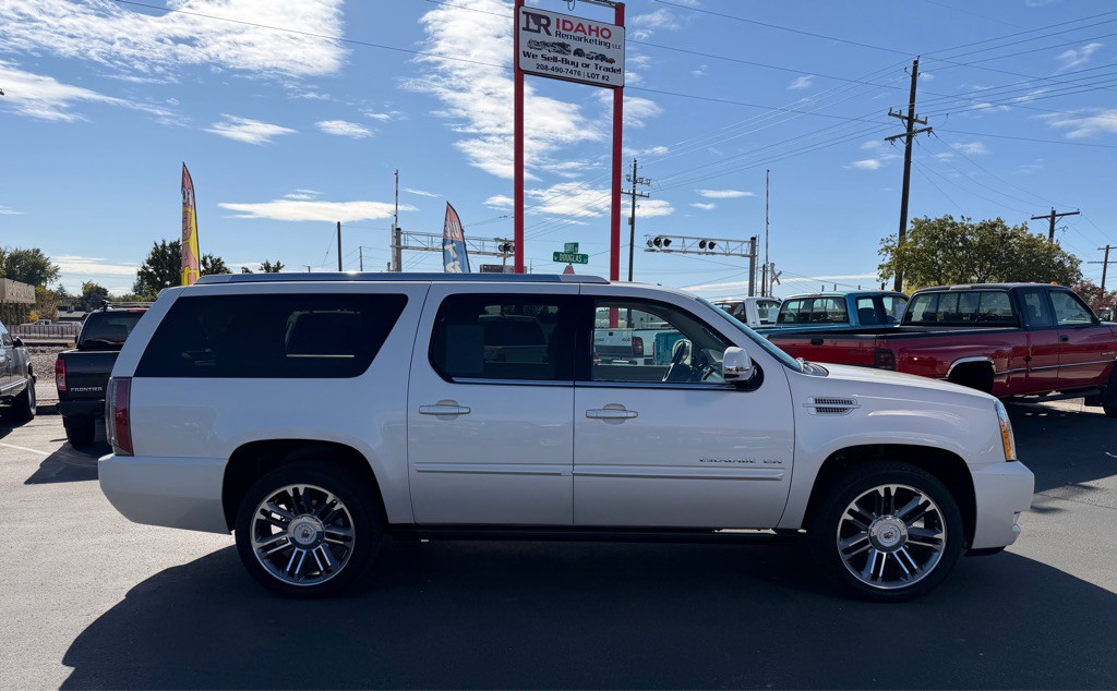 2013 Cadillac Escalade Image 6