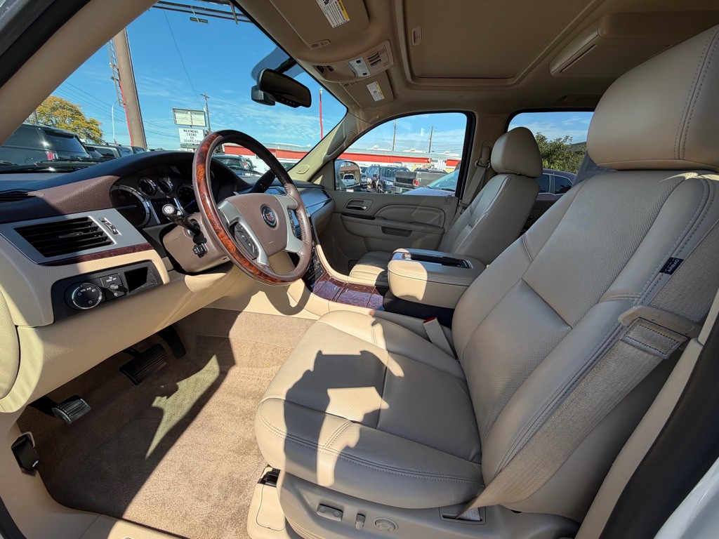 2013 Cadillac Escalade Image 7
