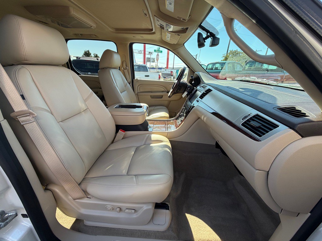 2013 Cadillac Escalade Image 8